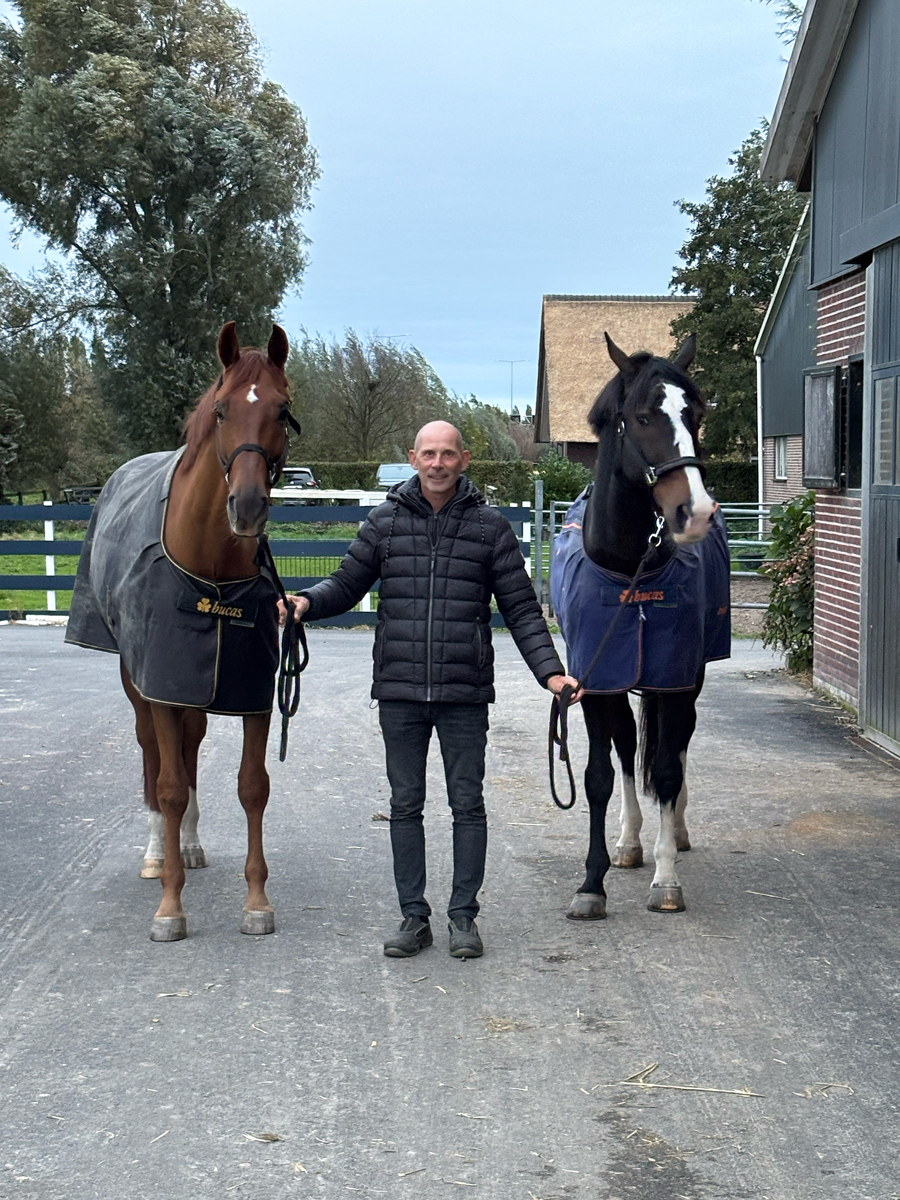 Xander met Zhir en Nuit d'Or